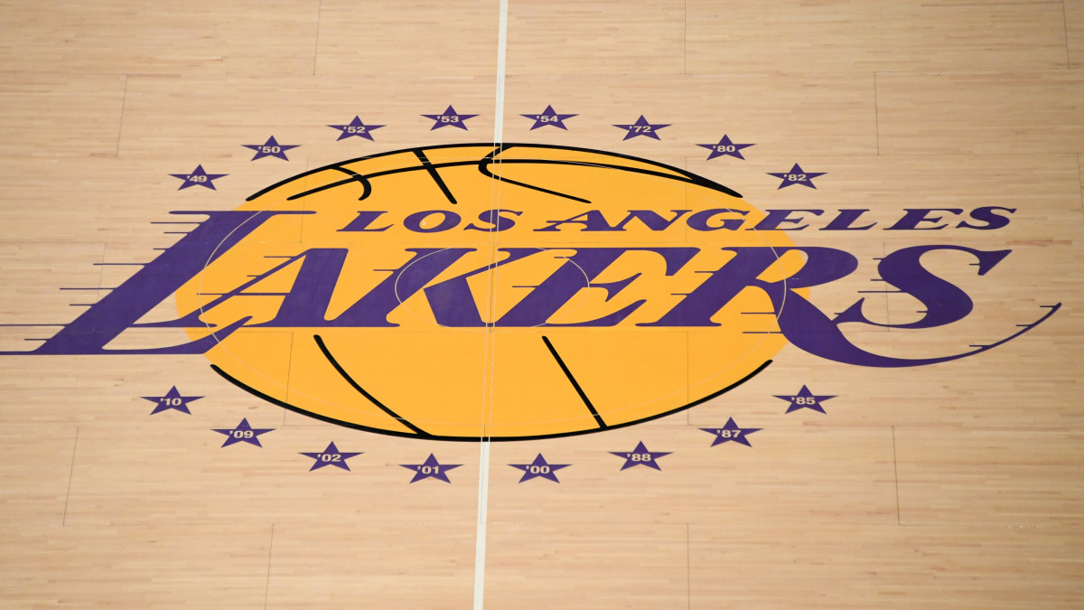Lakers fan raises $43K for 'Stand With Hong Kong' Shirts